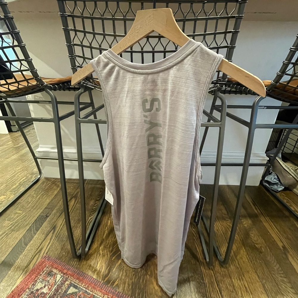 Barry’s Nike - tank top MD size BUT fits like a small in my opinion 😕 NWT